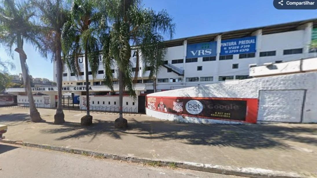 Gleba de Terras com Estádio